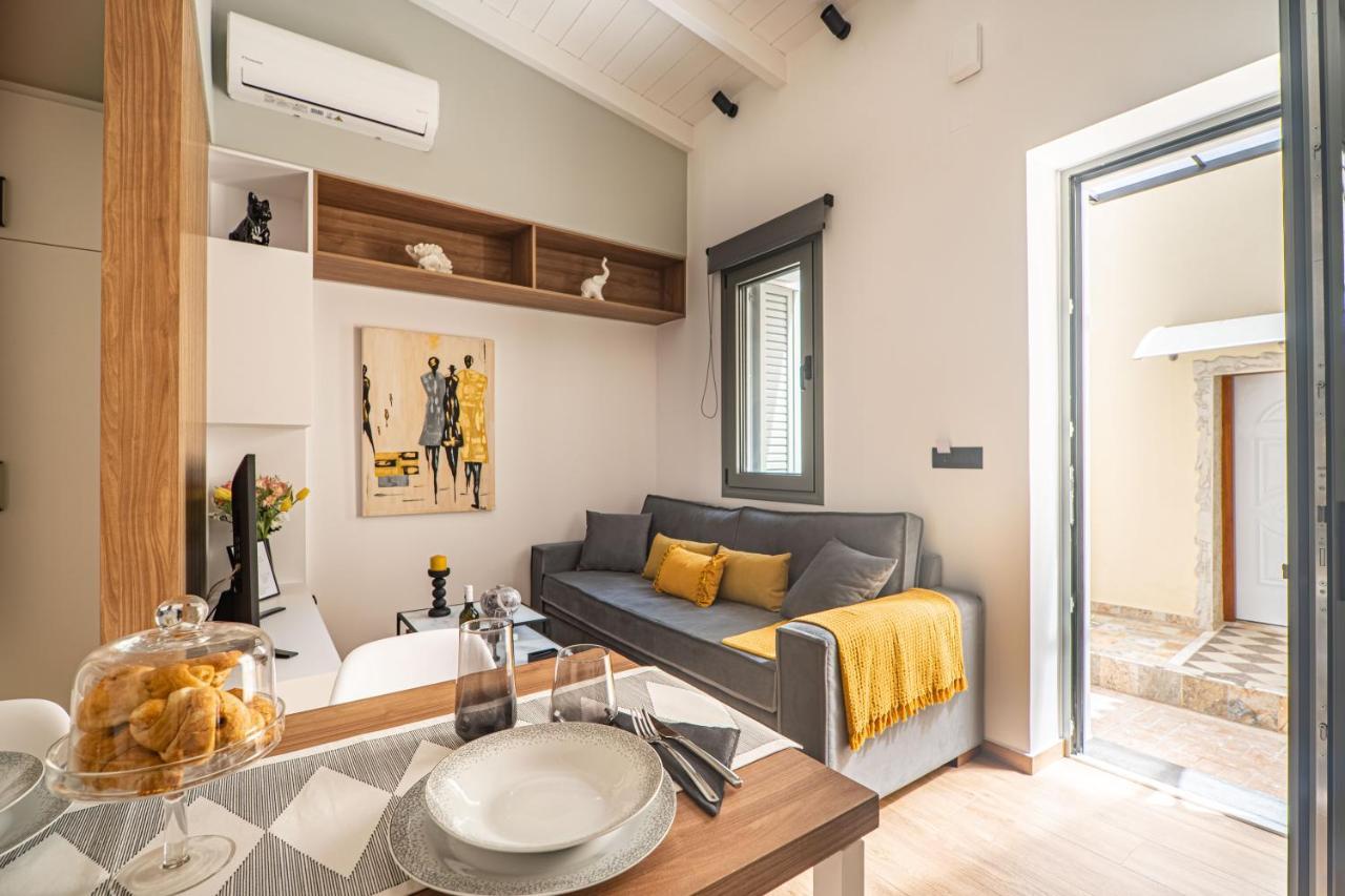 Semesterbostad Antigone's Lux 5 Mins Walk To Beach, Old Town,