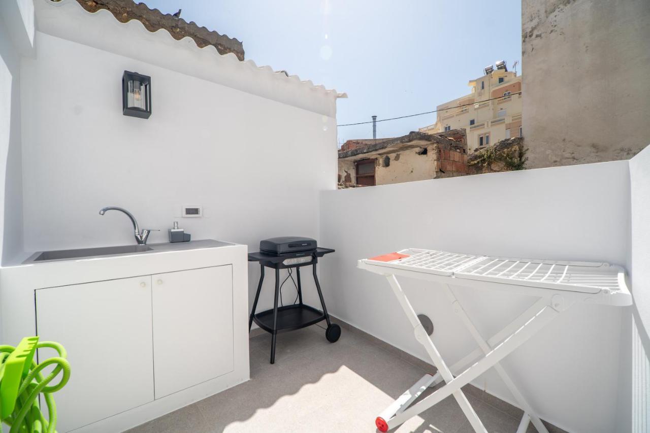 Antigone's Lux 5 Mins Walk To Beach, Old Town, Ferienhaus