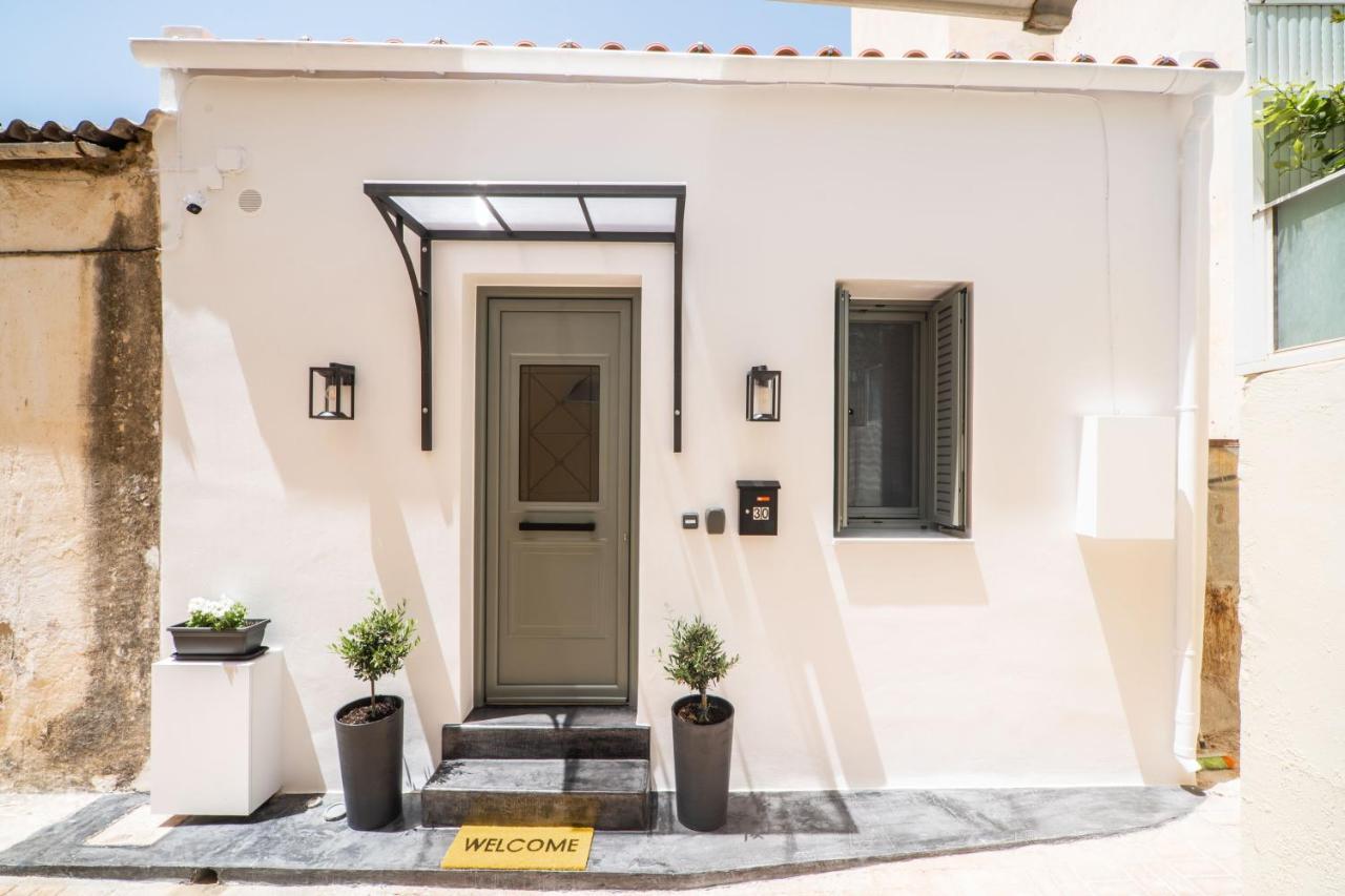 Ferienhaus Antigone's Lux 5 Mins Walk To Beach, Old Town,